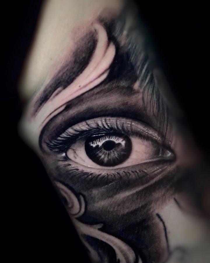 Realistisch oog in black & grey met zachte schaduwen op een arm